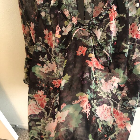 Alice and Olivia Kallie Printed Georgette Blouse with Ruffled Sleeves - Picture 6 of 8